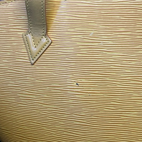 Elegant Louis Vuitton Epi Saint Jacques Tote Bag - Picture 7 of 12